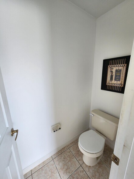 master bath - 1007 Deddington Pl