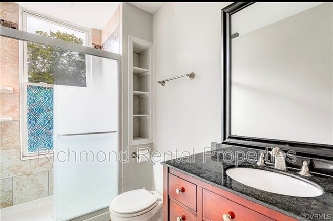 Building Photo - 1302 W Cary St