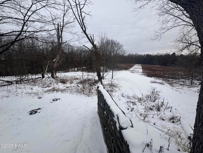 Building Photo - 2566 Easton Turnpike