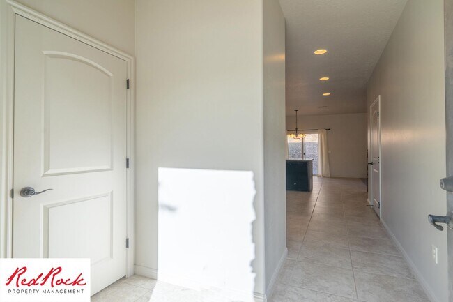 Building Photo - 3 Bedroom Townhome in Buena Vista Community