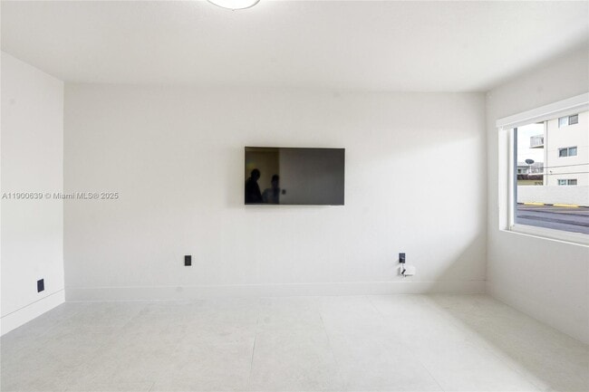 Building Photo - 13200 NE 7th Ave