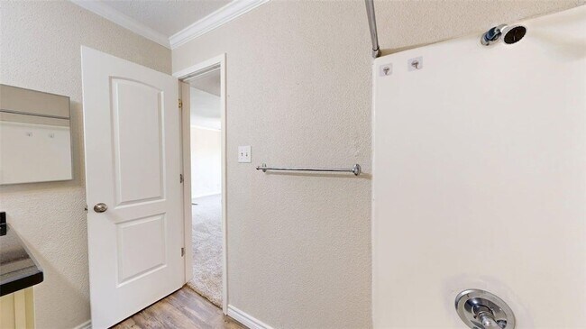 Building Photo - 904 University Oaks Blvd