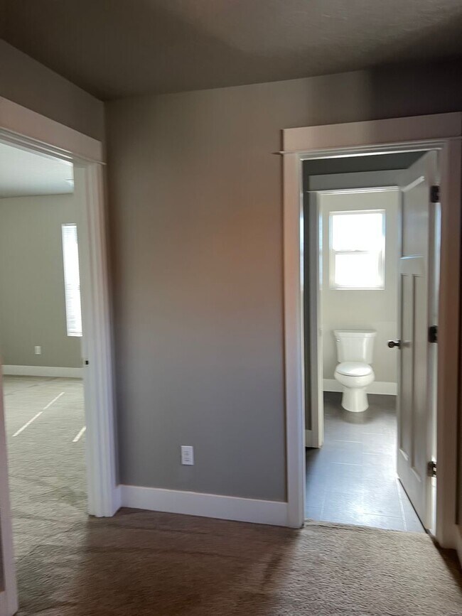 Building Photo - 1908al