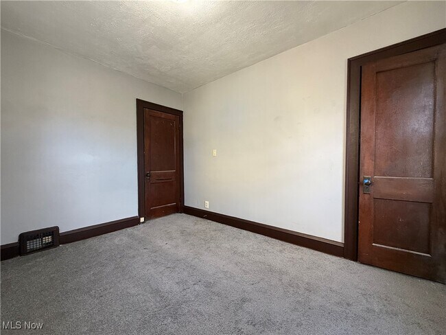Primary Photo - 4024 E 143rd St