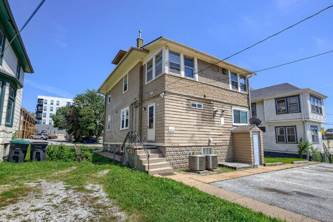 Building Photo - Blackstone Duplex