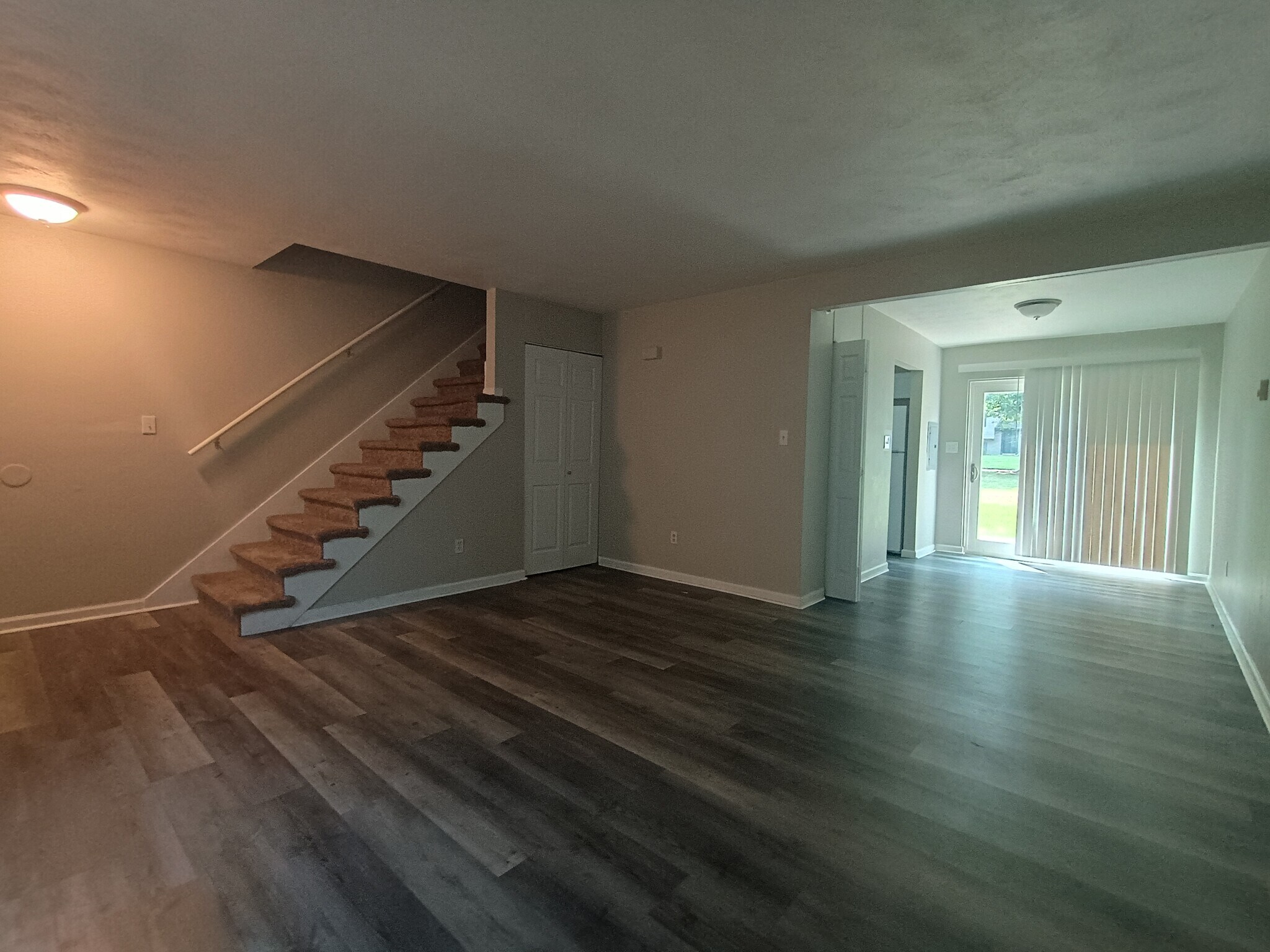 Building Photo - 1202 E Walford Dr