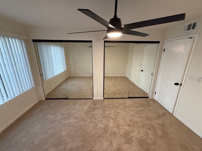 Building Photo - RENOVATED 2BD/2BA NEAR STRIP!