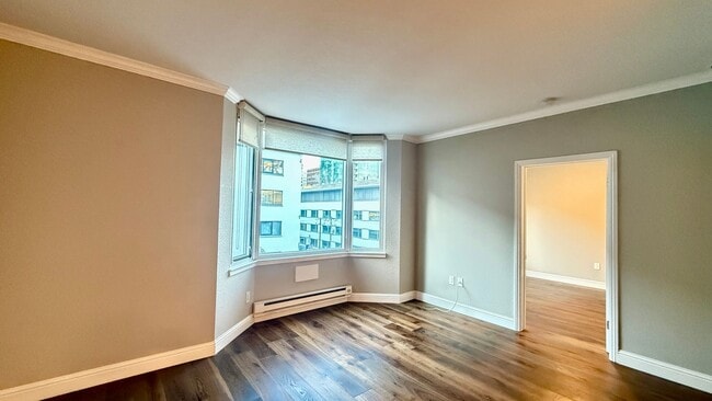 Building Photo - Bright 1BR/1BA w/ City Views, Amenities and just Steps to Embarcadero -AMSI