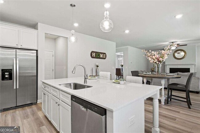 Building Photo - 213 Chiswick Lp