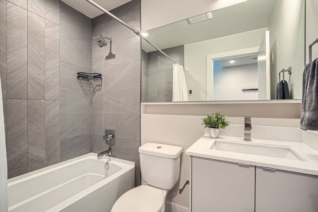 Building Photo - Modern stylings and cutting-edge convenien...