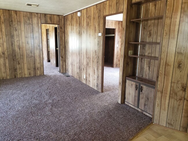 Building Photo - PRIVACY!!!  2 Bed 2 bath mobile home on ac...