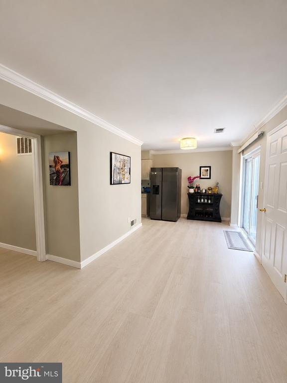 Building Photo - 8913 Cromwell Dr