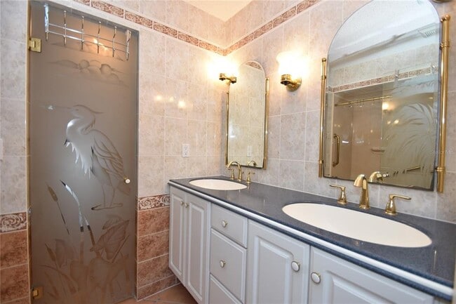 Building Photo - 74 Lake Forest Pl