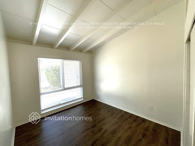 Building Photo - 6416 La Cienega Dr