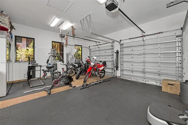 Building Photo - 201 Knollwood Dr