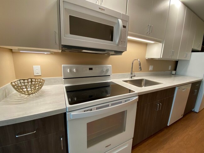 Building Photo - 83 Hanover St