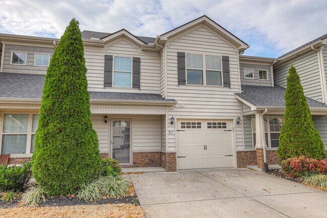 Building Photo - 911 Dahlia Dr