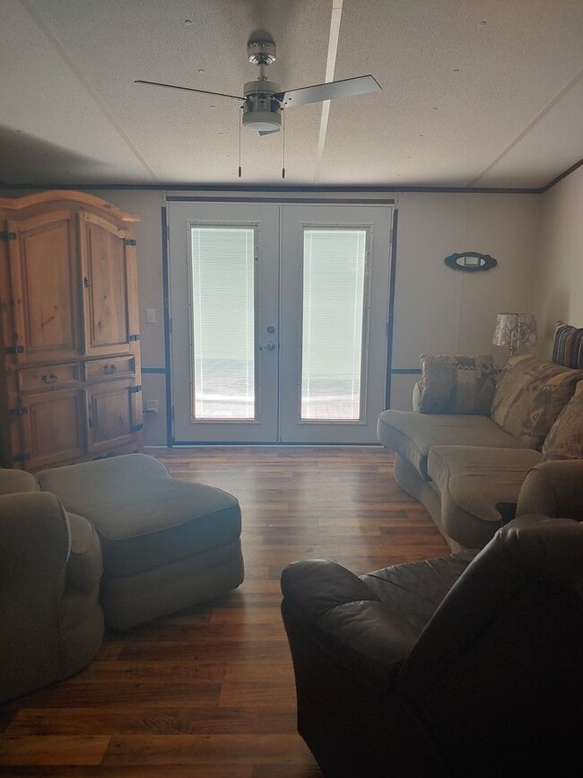 Building Photo - Furnished or unfurnished!