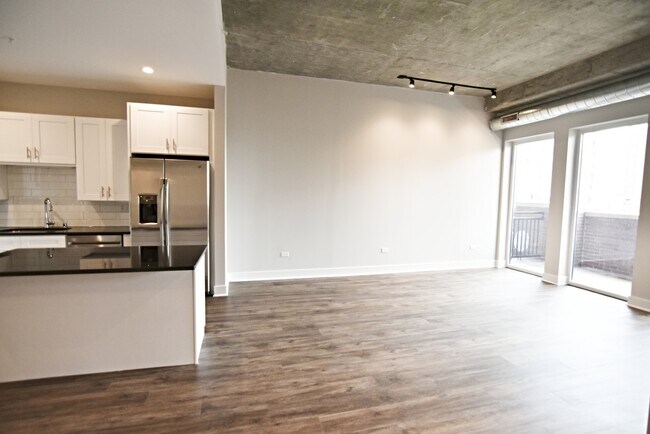 Building Photo - 3833 N Broadway