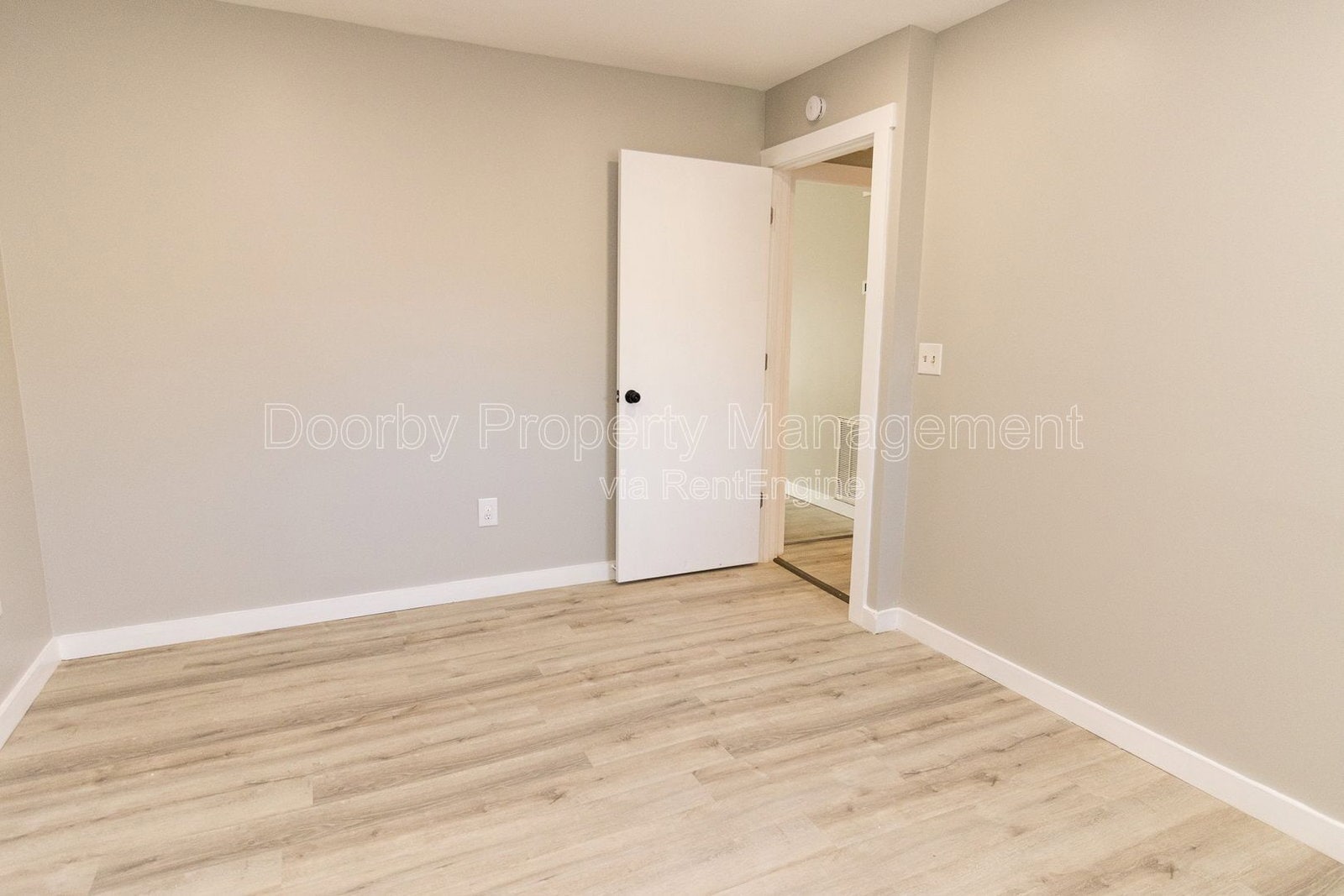 Building Photo - 903 Forest Dale Ln