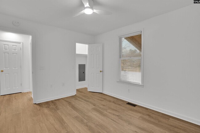 Building Photo - 350 Lakeshore Dr