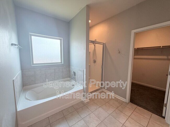 Building Photo - 317 Langley Dr