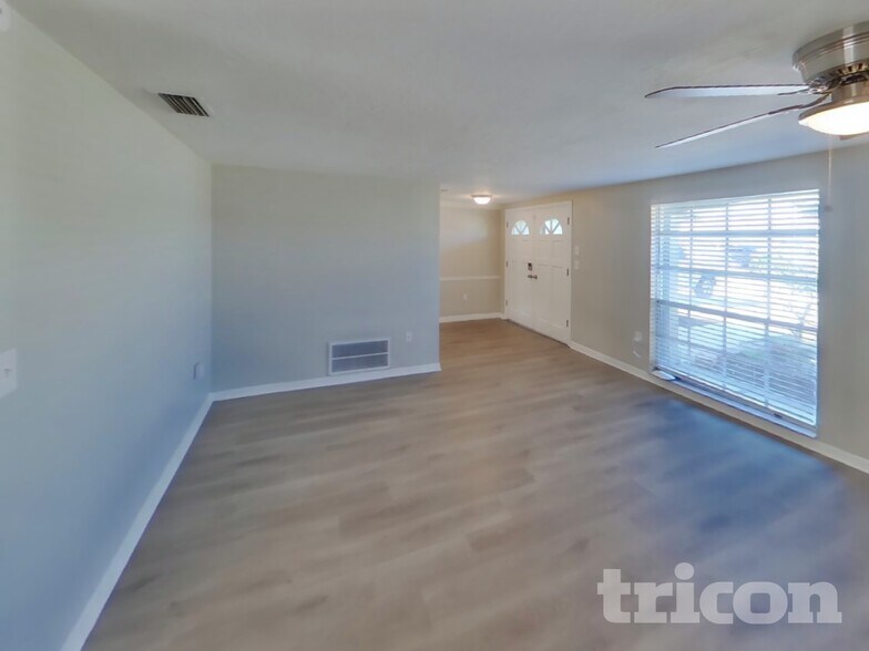 Building Photo - 3518 Springfield Dr