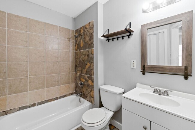 Building Photo - Duplex - For Rent West Side $ 1200.00/Month