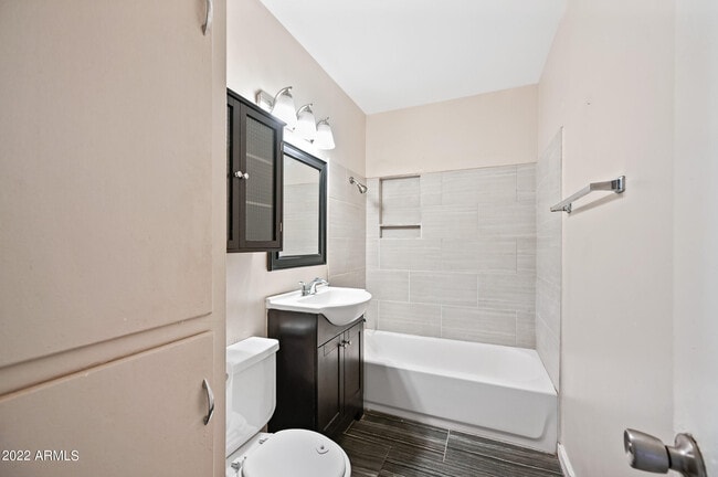 Building Photo - 144 North Hunt Dr E