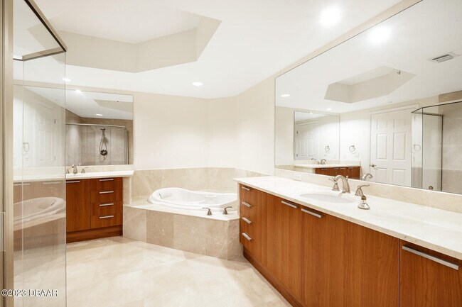 Building Photo - 241 Riverside Dr