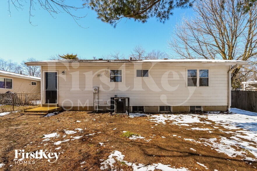 Building Photo - 2485 Jenkee Dr