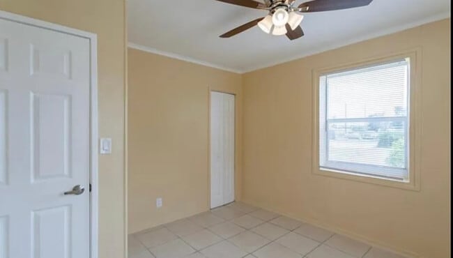 Building Photo - 808 W 4th St