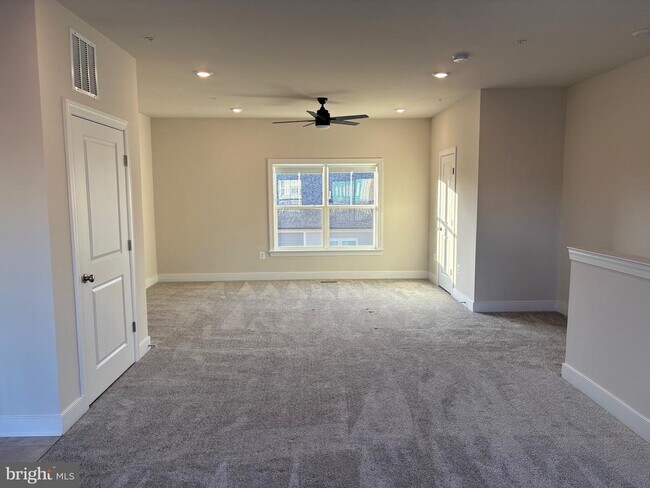 Building Photo - 139 Rubens Dr