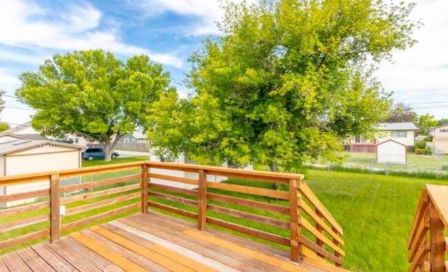 Building Photo - Newly Remodeled 4 bedroom Home-For Rent