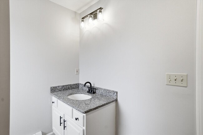 Building Photo - 14 Plummer Rd