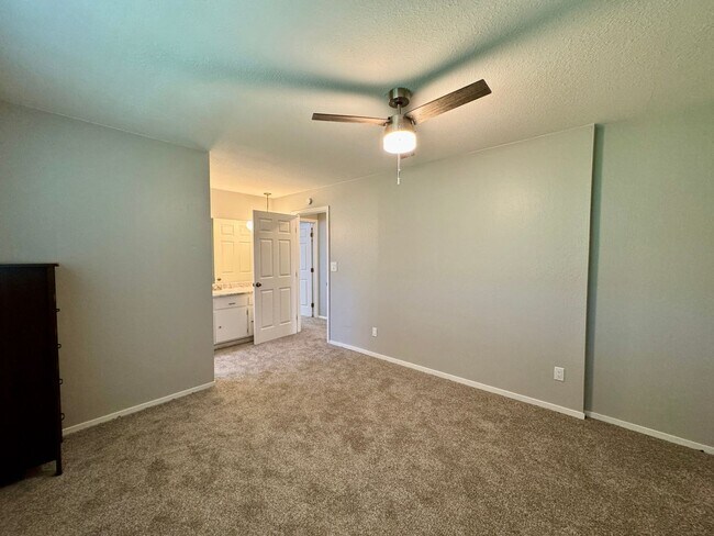 Building Photo - Charming Home Available in Tahoe Park!