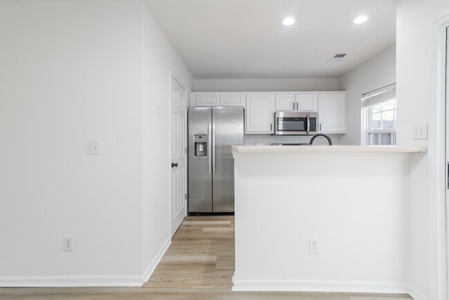 Building Photo - 1766 Forest Side Ln