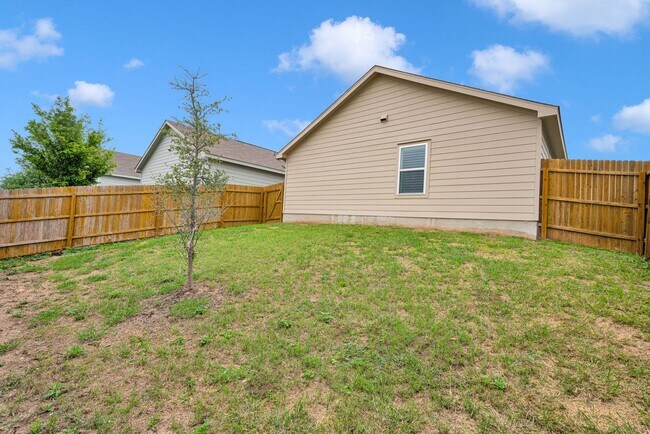 Building Photo - Cozy 3 Bedroom Home on San Antonio's Far West Side!