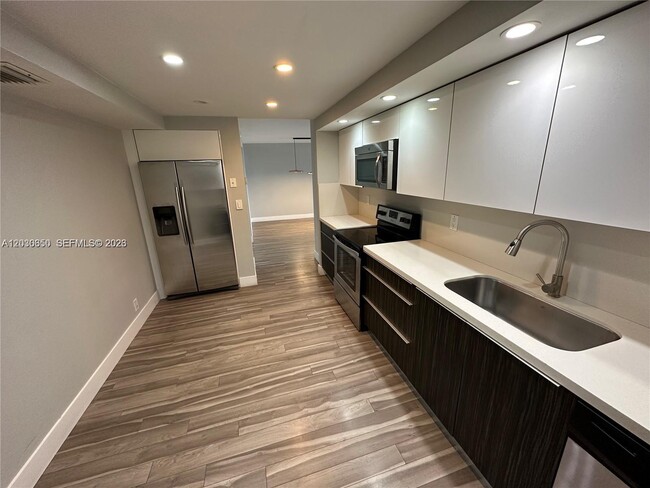 Building Photo - 600 Three Islands Boulevard