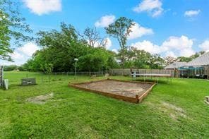Building Photo - 5601 Burgundy Dr