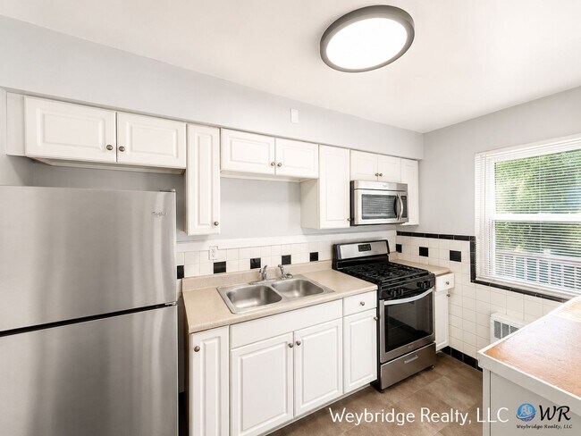Building Photo - 3518 Hazelwood Ave