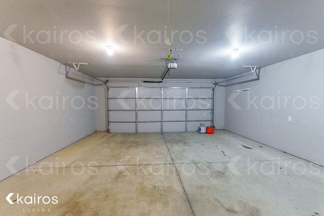 Building Photo - 6010 NW Meade St