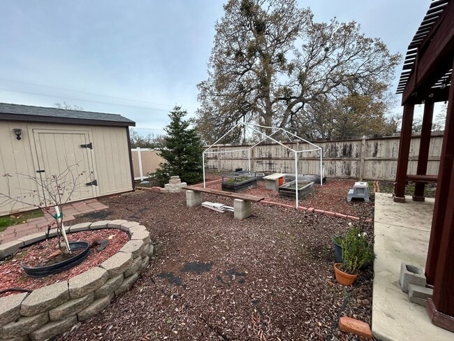 Building Photo - Comfortable 3-Bedroom Home in Gated Cottonwood Community
