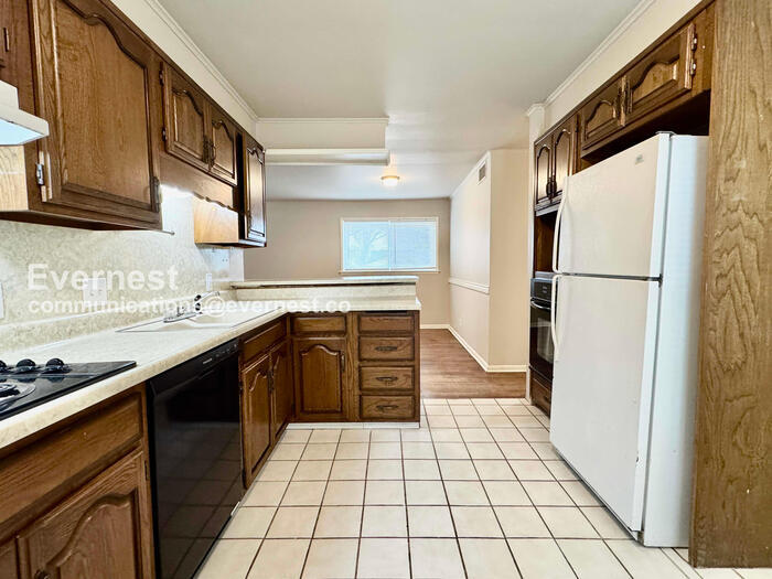 Building Photo - 5764 E 24th St