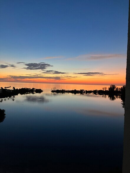 Building Photo - 6009 Sea Ranch Dr