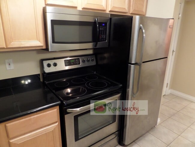 Building Photo - Super Cute Studio w/Parking in Fantastic Downtown Seattle Location!!