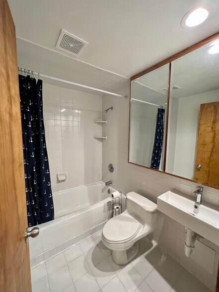 Building Photo - 12 Coach Rd