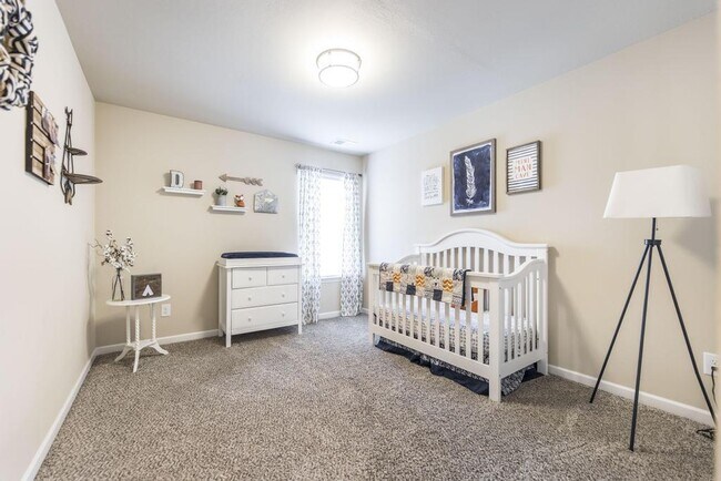 Building Photo - "Spacious 4-Bedroom Home with Granite Coun...