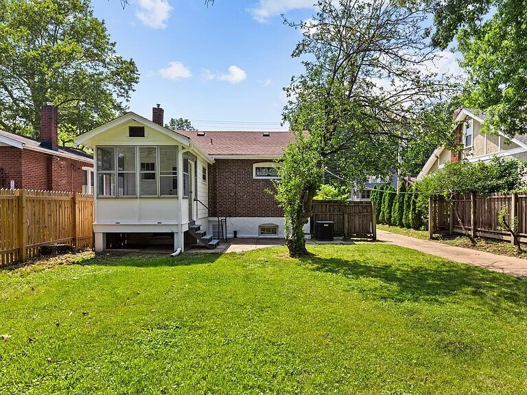 Building Photo - 2234 Yale Ave