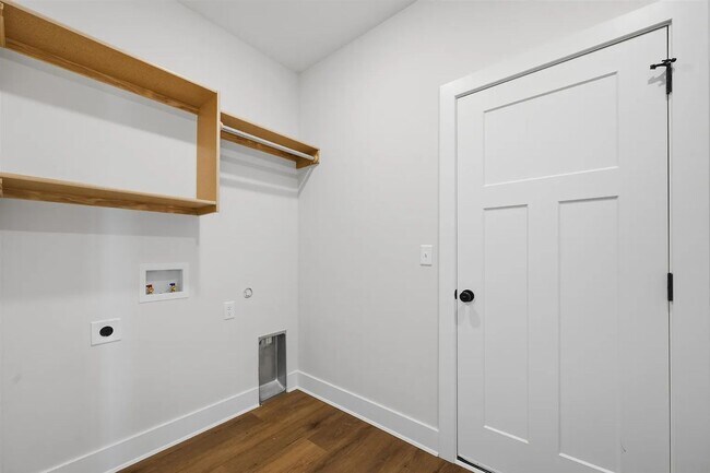 Building Photo - 119 N Mendocino Ct